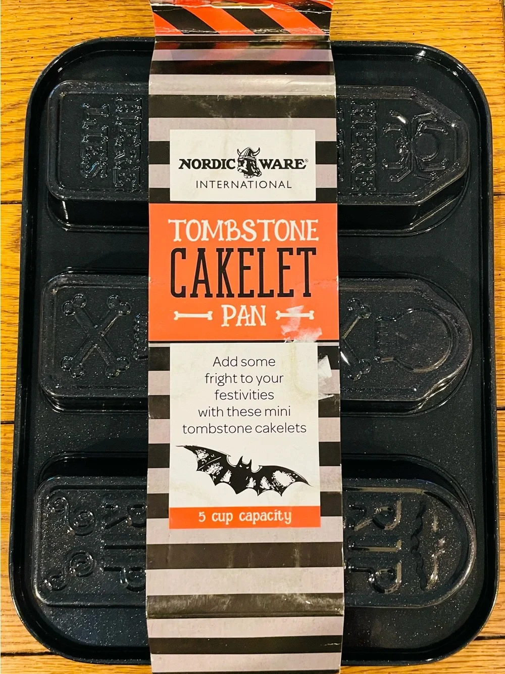 NWT Nordic Ware Thombstone Cakelet Pan